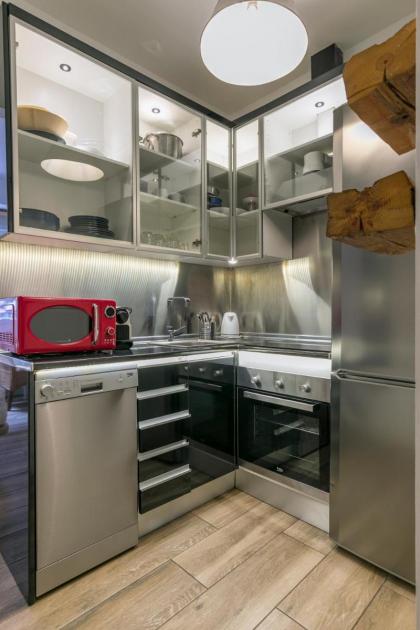 HOMEABOUT DIEGO DE LEÓN Apartment I - image 15