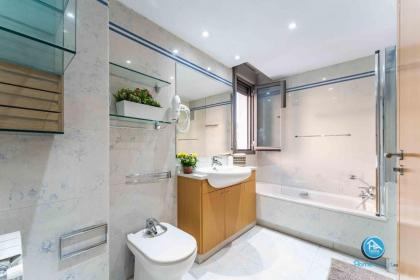 Super Deluxe Villa with FREE Parking Madrid Center - image 21