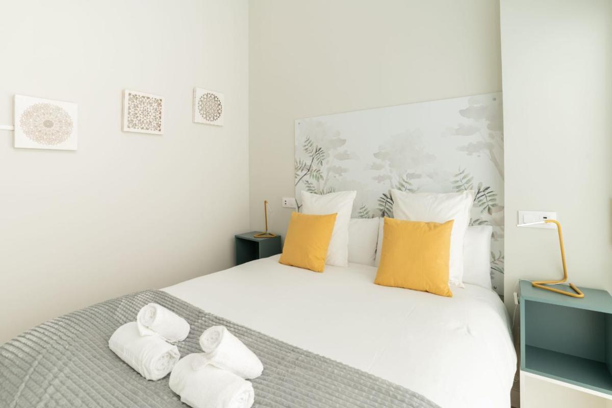 Bright and Airy 2 Bedroom Apartment in Madrid - image 5