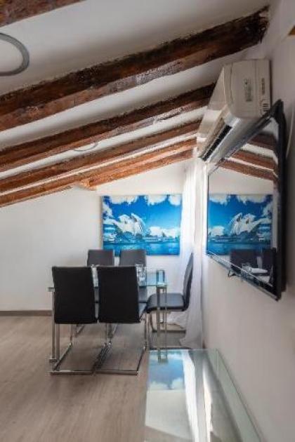 Sloping Ceilings Apartment | Puerta del Sol | A064