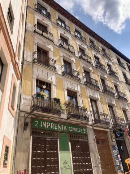 Captivating 2-Bed Apartment in Madrid