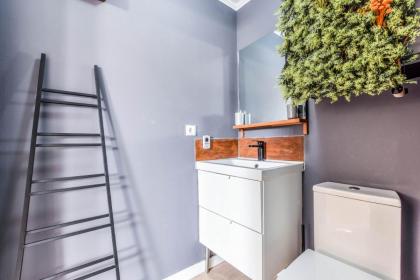 apartamento reformado en la plaza mayor - image 9