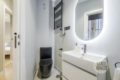 Urban and Central Apt 5pax en Calle Silva-Gran Via - image 4