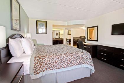 Days Inn by Wyndham Orlando Airport Florida Mall - image 12