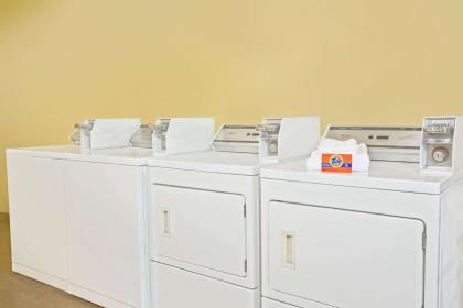 Days Inn by Wyndham Orlando Airport Florida Mall - image 13