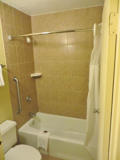Days Inn by Wyndham Orlando Airport Florida Mall - image 24