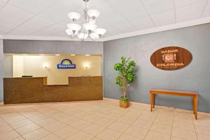 Days Inn by Wyndham Orlando Airport Florida Mall - image 3