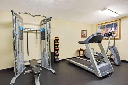 Days Inn by Wyndham Orlando Airport Florida Mall - image 4