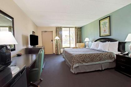 Days Inn by Wyndham Orlando Airport Florida Mall - image 5