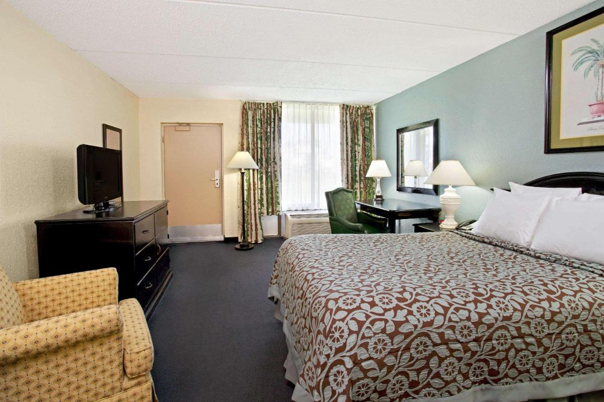 Days Inn by Wyndham Orlando Airport Florida Mall - image 7