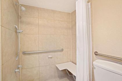 Days Inn by Wyndham Orlando Airport Florida Mall - image 9