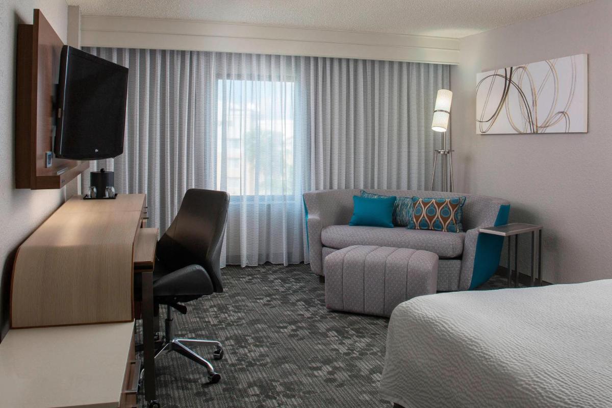 Courtyard by Marriott Orlando Lake Buena Vista In The Marriott Village - image 3