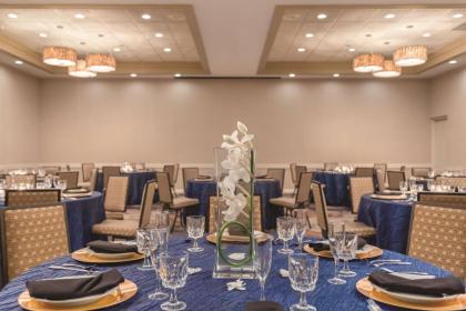 Embassy Suites by Hilton Orlando International Drive ICON Park - image 29