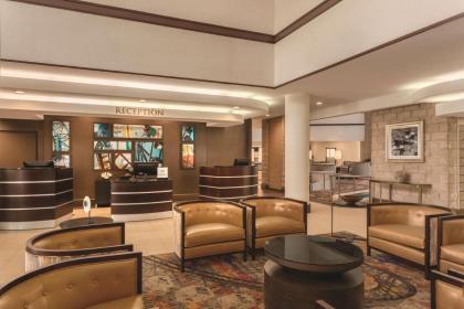 Embassy Suites by Hilton Orlando International Drive ICON Park - image 6