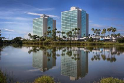 DoubleTree By Hilton Hotel At The Entrance To Universal