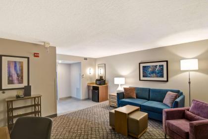 Embassy Suites By Hilton Hotel Orlando-Downtown - image 25