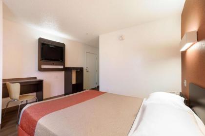 Motel 6 Orlando - International Drive - image 10
