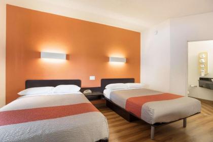 Motel 6 Orlando - International Drive - image 13