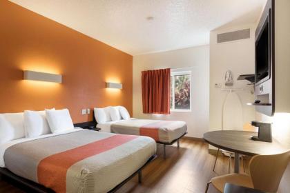 Motel 6 Orlando - International Drive - image 15