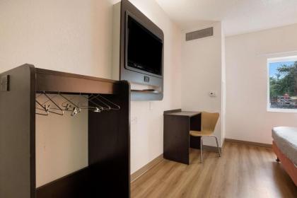 Motel 6 Orlando - International Drive - image 18
