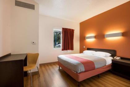Motel 6 Orlando - International Drive - image 19