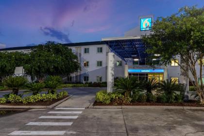 Motel 6 Orlando - International Drive - image 2