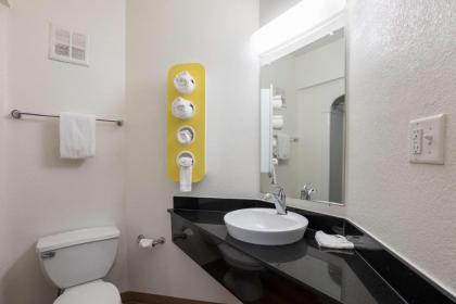 Motel 6 Orlando - International Drive - image 27
