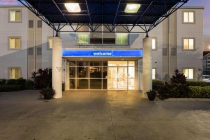 Motel 6 Orlando - International Drive - image 3