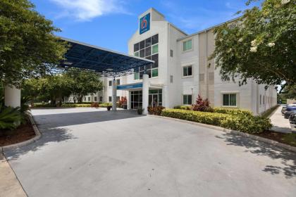 Motel 6 Orlando - International Drive - image 7