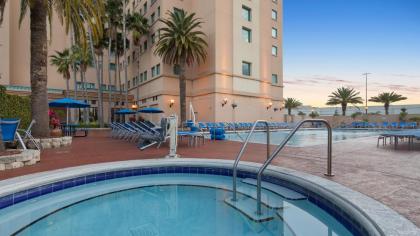 The Florida Hotel & Conference Center in the Florida Mall - image 4