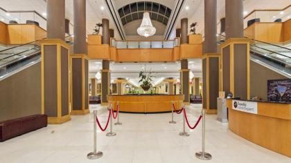 The Florida Hotel & Conference Center in the Florida Mall - image 9