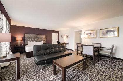 Clarion Inn & Suites Across From Universal Orlando Resort - image 11