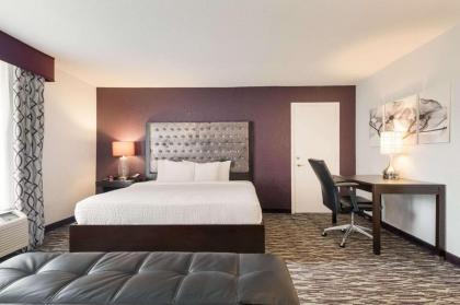 Clarion Inn & Suites Across From Universal Orlando Resort - image 12