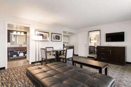 Clarion Inn & Suites Across From Universal Orlando Resort - image 13