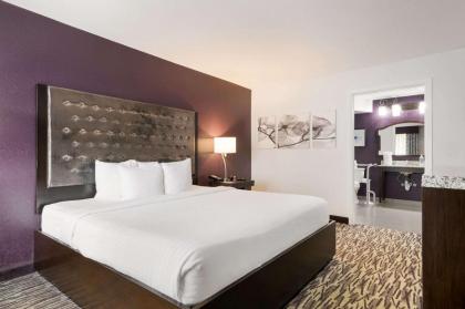 Clarion Inn & Suites Across From Universal Orlando Resort - image 15