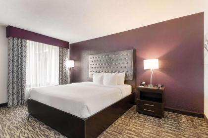 Clarion Inn & Suites Across From Universal Orlando Resort - image 17