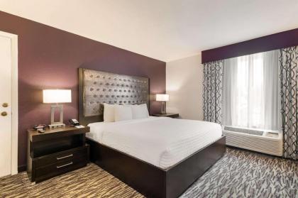 Clarion Inn & Suites Across From Universal Orlando Resort - image 18