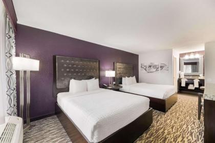 Clarion Inn & Suites Across From Universal Orlando Resort - image 21