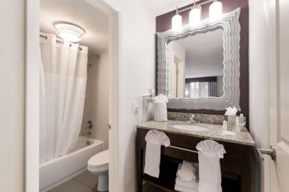 Clarion Inn & Suites Across From Universal Orlando Resort - image 24