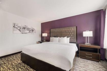Clarion Inn & Suites Across From Universal Orlando Resort - image 26