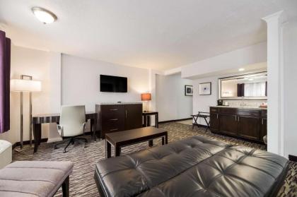 Clarion Inn & Suites Across From Universal Orlando Resort - image 27
