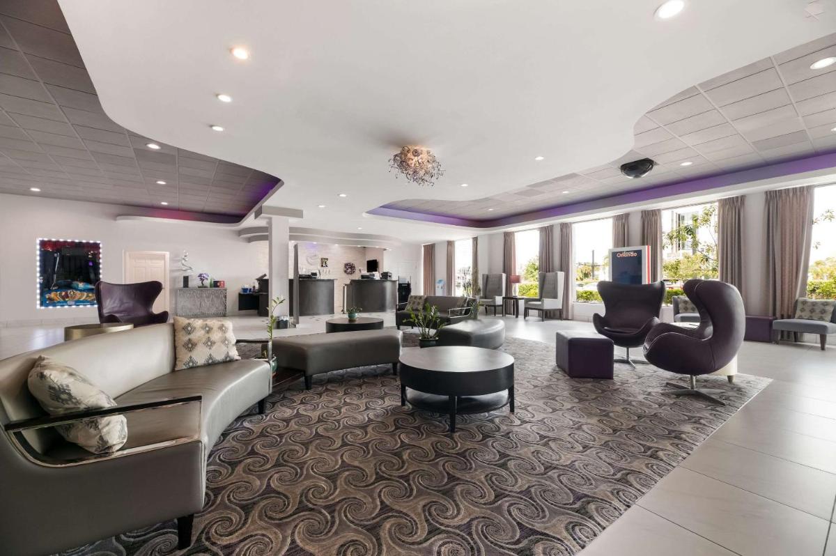 Clarion Inn & Suites Across From Universal Orlando Resort - image 3