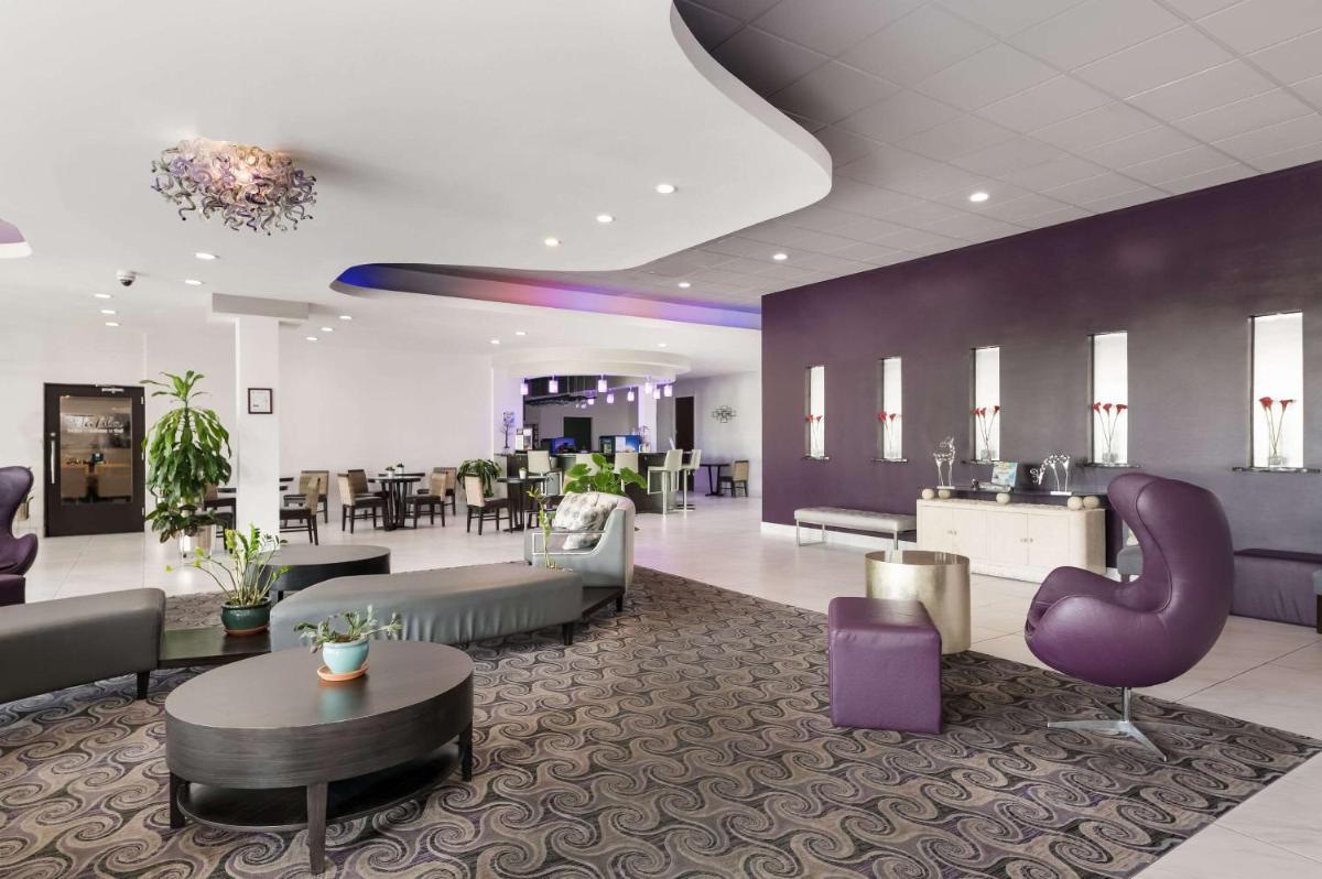 Clarion Inn & Suites Across From Universal Orlando Resort - image 5