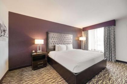 Clarion Inn & Suites Across From Universal Orlando Resort - image 8
