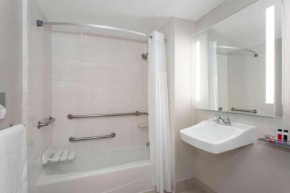 Days Inn by Wyndham Orlando Conv. Center/International Dr - image 11