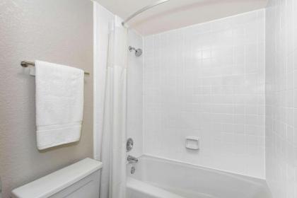 Days Inn by Wyndham Orlando Conv. Center/International Dr - image 17