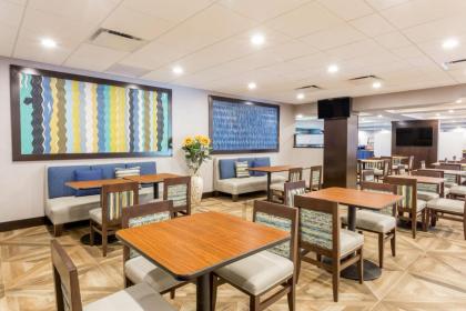 Wingate by Wyndham Convention Ctr Closest Universal Orlando - image 11