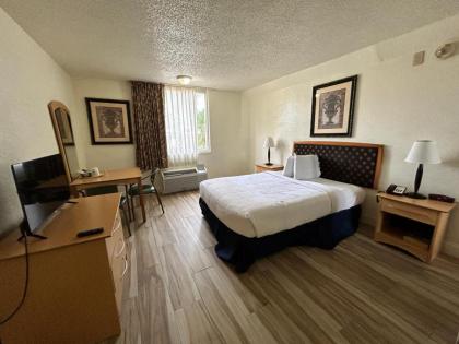 Monumental Movieland Hotel - image 12