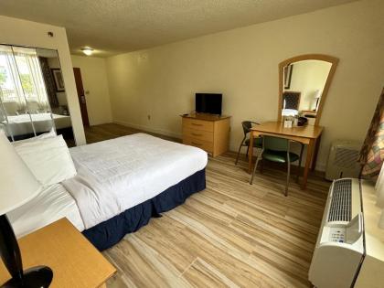 Monumental Movieland Hotel - image 14