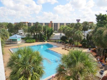 Monumental Movieland Hotel - image 2